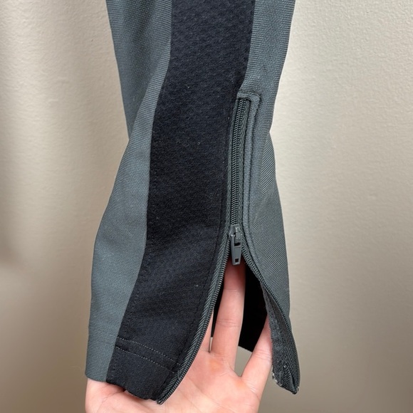 Under Armour Gray Athletic Pants - Picture 4 of 6